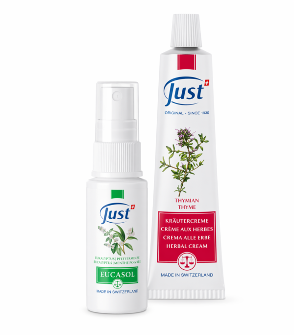 Just Eucasol 30 ml + Just Tymiánový krém 30 ml je praktická sada dvou oblíbených produktů značky Just, která potěší každého, kdo má rád bylinnou péči a aromatické produkty do domácnosti i na cesty. Díky menšímu 30ml balení je sada ideální do kabelky, batohu, auta i na dovolenou. Just Eucasol 30 ml je eukalyptový sprej s éterickými oleji, který je oblíbený pro svou svěží bylinnou vůni a jednoduché použití. Hodí se do vzduchu, na kapesník, na polštář nebo do koupele. Praktický rozprašovač umožňuje snadnou aplikaci doma i na cestách. Just Tymiánový krém 30 ml je bylinný krém s tymiánem, eukalyptem, borovicí, rozmarýnem a dalšími aromatickými složkami. Má jemnou krémovou texturu a snadno se nanáší. Praktické balení 30 ml je vhodné pro každodenní použití i na cesty. Tato sada je skvělou volbou pro zákazníky, kteří hledají Just Eucasol 30 ml a Tymiánový krém 30 ml v jednom balení, chtějí vyzkoušet dva oblíbené produkty značky Just nebo hledají vhodný dárek. Výhodná sada navíc usnadní nákup obou produktů najednou. Co sada obsahuje 1× Just Eucasol 30 ml 1× Just Tymiánový krém 30 ml Proč si vybrat tuto sadu výhodná sada dvou oblíbených produktů Just praktické cestovní balení 30 ml + 30 ml vhodné na doma i na cesty skvělý tip na dárek oblíbená kombinace bylinného spreje a krému